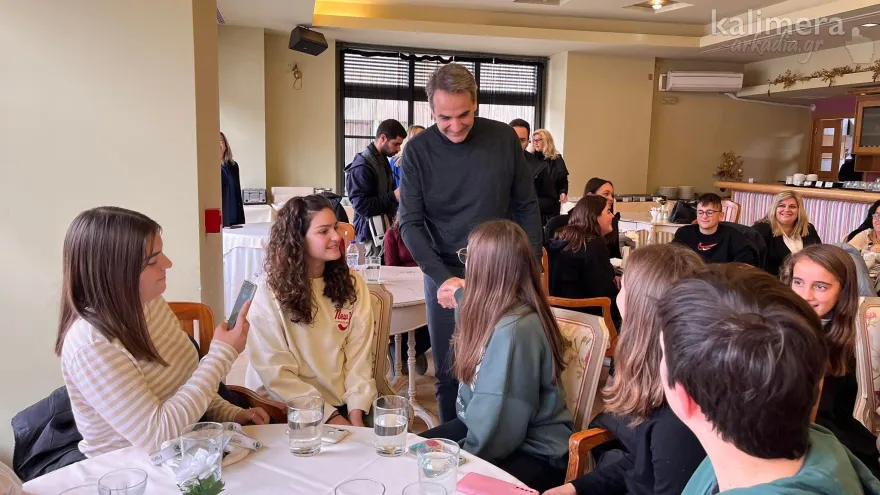 Μικροί «δημοσιογράφοι» στην Τρίπολη «ανέκριναν» τον Κ. Μητσοτάκη (Video)