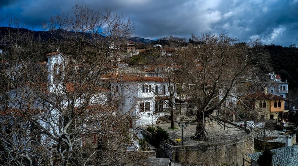 Πού θα κάνουν Χριστούγεννα και Πρωτοχρονιά οι Έλληνες