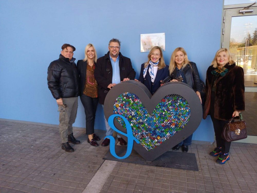 Δ. Θεσσαλονίκης: Είκοσι δύο αναπηρικά αμαξίδια από τα πλαστικά καπάκια που οδηγούνται στην ανακύκλωση