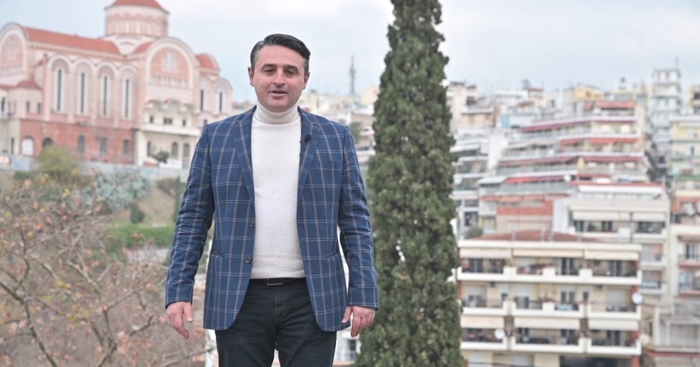 Οι ευχές του Α. Σαουλίδη για το νέο έτος από… γειτονιές της Θεσσαλονίκης (Video)