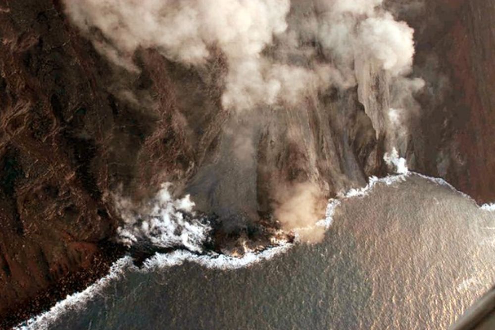 Ιταλία: «Ξύπνησε» το Στρόμπολι – Τσουνάμι ύψους 1,5 μέτρου (ΦΩΤΟ +Video)
