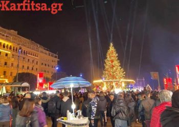 Θεσσαλονίκη: Φωταγωγήθηκε το χριστουγεννιάτικο δέντρο στην πλατεία Αριστοτέλους (ΦΩΤΟ + Video)