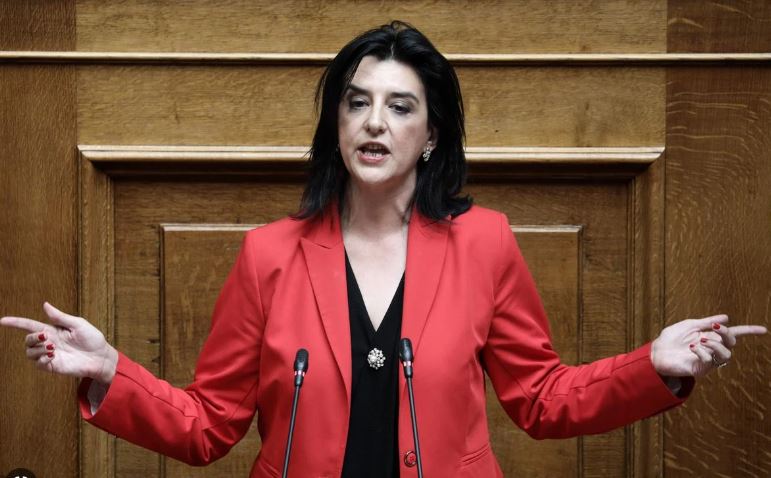 Η κυρία Βάκη και οι τηλεαστέρες