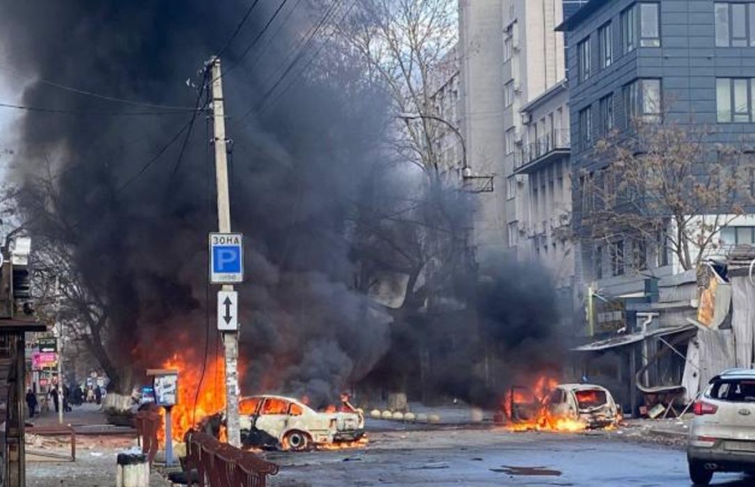 Ουκρανία: Δεκάδες νεκροί και τραυματίες από ρωσικό βομβαρδισμό στη Χερσώνα