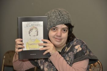 Η αγάπη για τη Μ. Μαυρογένους οδήγησε μια 27χρονη στη δημιουργία κόμικ για τη ζωή της
