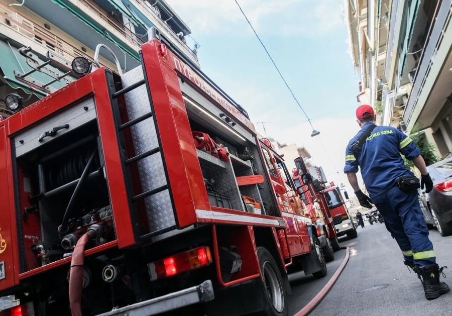 Θεσσαλονίκη: Φωτιά σε  σπίτι στο Ωραιόκαστρο – Επιχείρηση απεγκλωβισμού από την Πυροσβεστική για τους  τους ενοίκους
