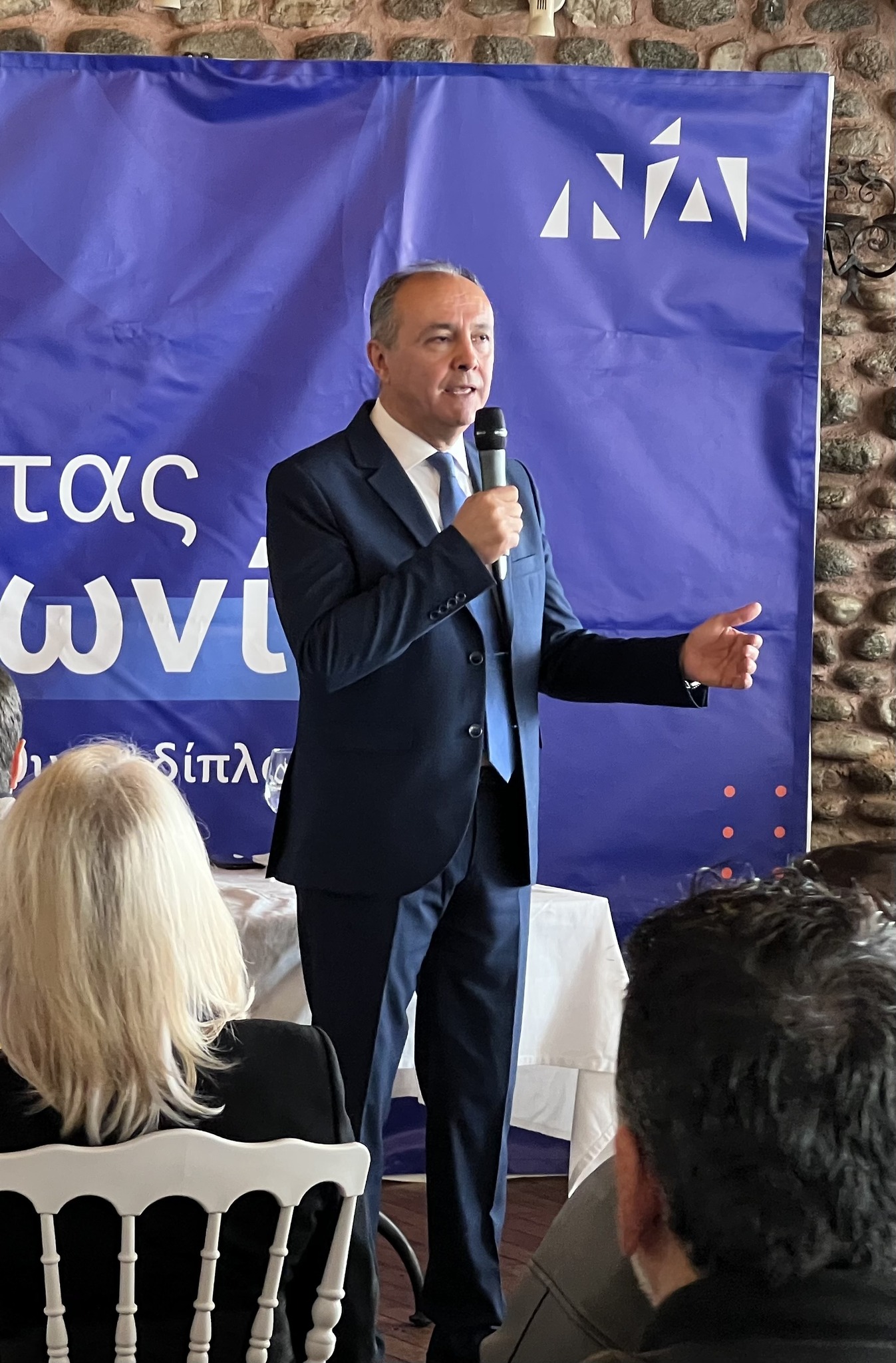 Κοσμοσυρροή για τον Θ. Καράογλου στο Ωραιόκαστρο