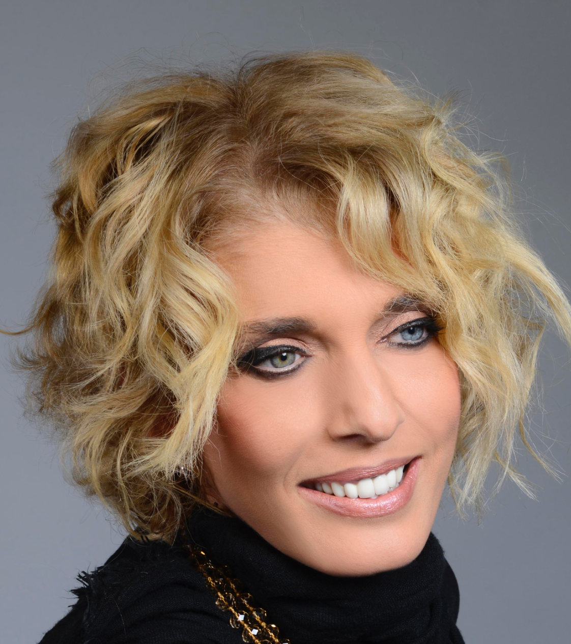 Η Κρινιώ Νικολάου επιστρέφει με τη δυναμική μπαλάντα «Μετέωρη»