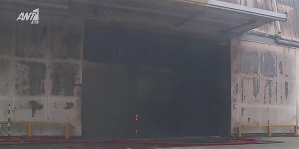 Φωτιά σε δύο εργοστάσια στον Ασπρόπυργο (Video)