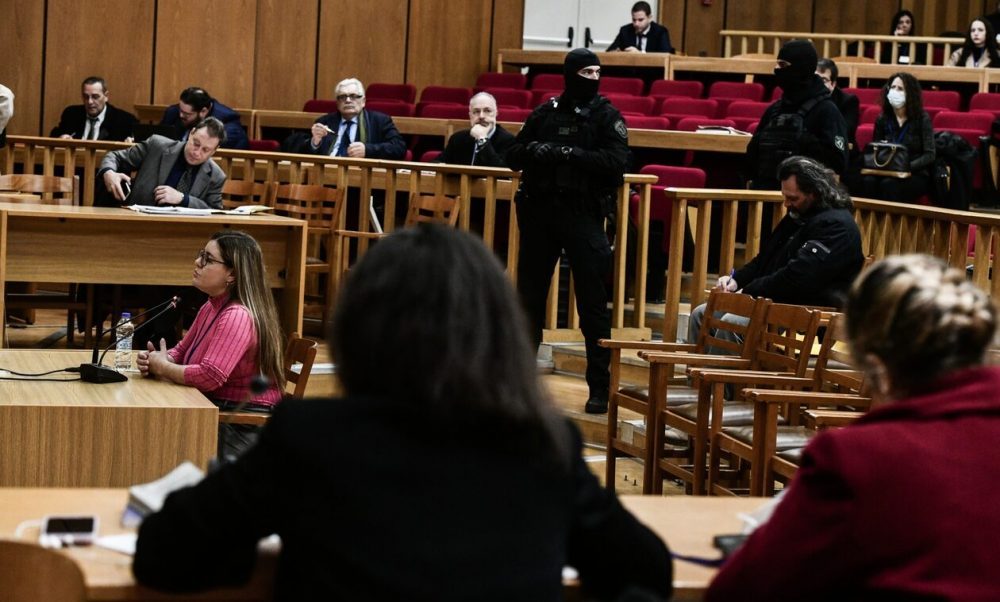 Δίκη ΧΑ: Στο βήμα αυτόπτης μάρτυρας – Άγνωστο πότε θα καταθέσει η σύντροφος του Φύσσα