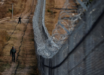 ΕΕ: Η Κομισιόν αντίθετη στην χρηματοδότηση κατασκευής «τοίχων και φρακτών»