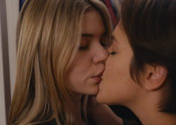 «Η Γη της Ελιάς»: Το φιλί δύο γυναικών της σειράς που έγινε viral