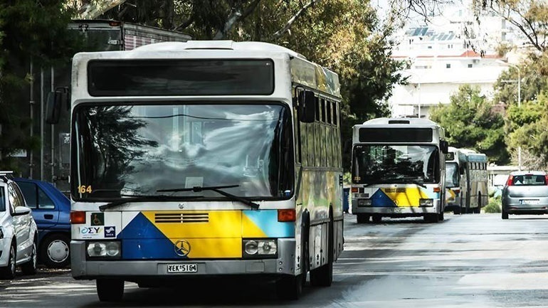 Άγνωστοι πυροβόλησαν με αεροβόλο λεωφορεία στην Ελευσίνα