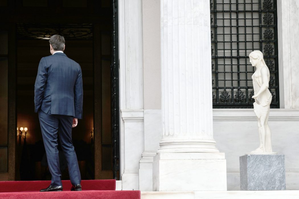 «Σκληρό ροκ» κυβέρνησης – ΣΥΡΙΖΑ για Παππά και Φλώρο