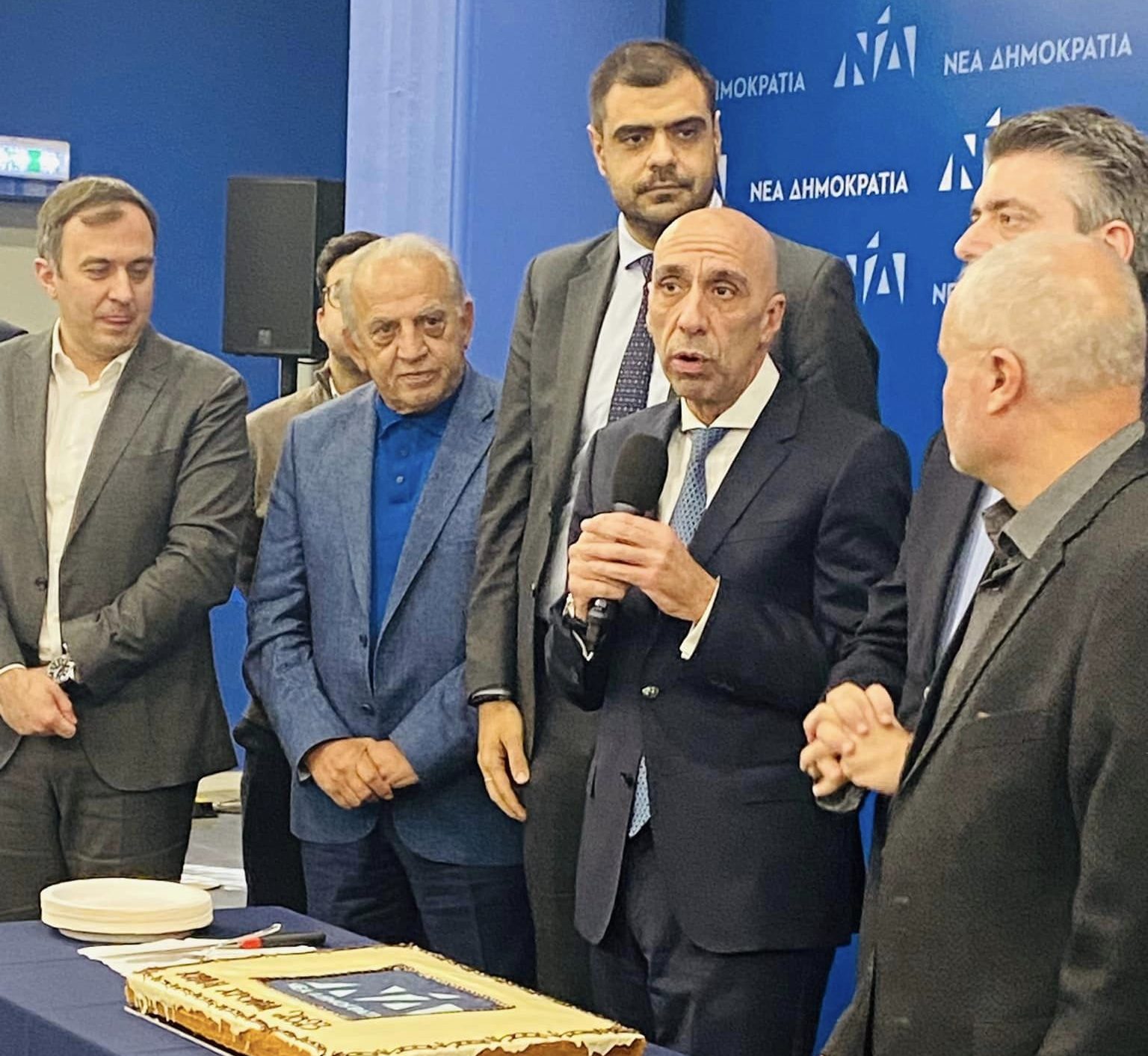 Κοπή πίτας στην Πειραιώς
