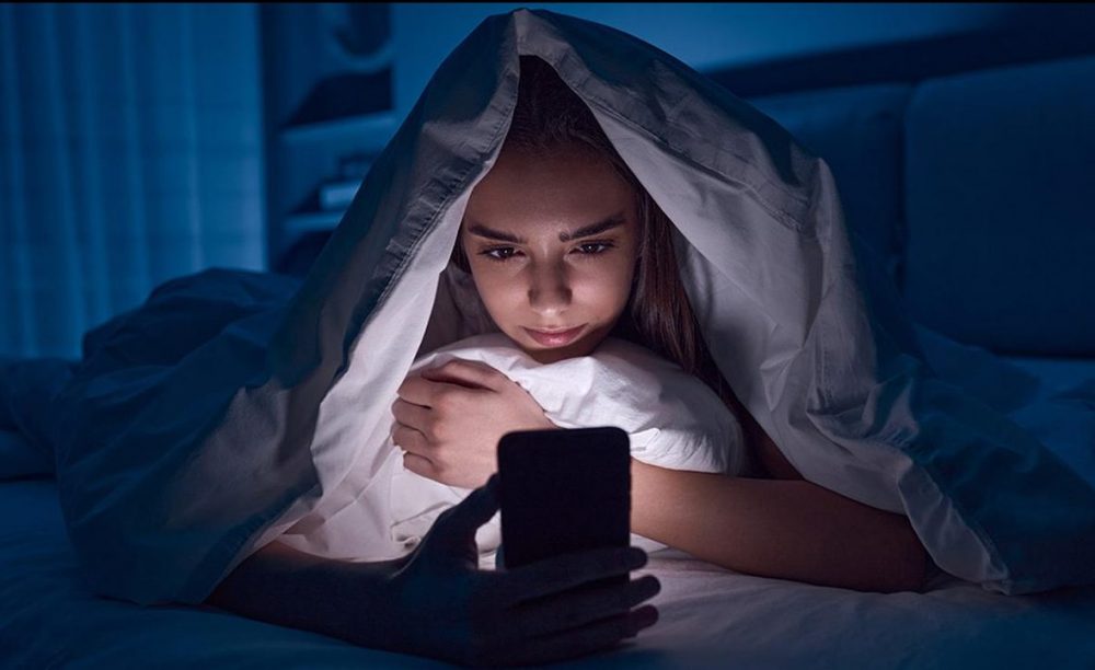 Η ακινησία μπροστά σε μία οθόνη κόβει χρόνια από τη ζωή των 23χρονων