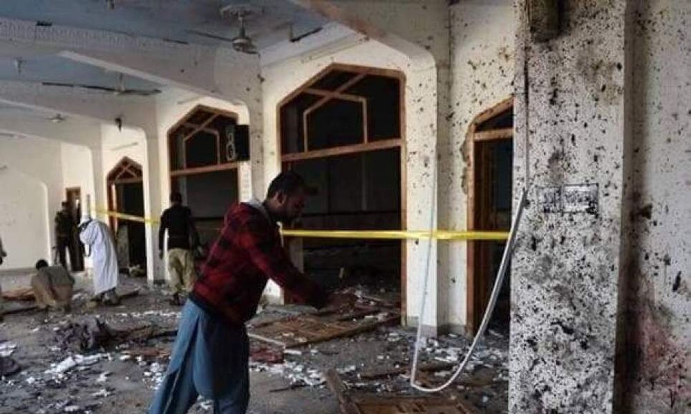 Πακιστάν: Έκρηξη σε τζαμί με δεκάδες νεκρούς και εκατοντάδες τραυματίες (Video)
