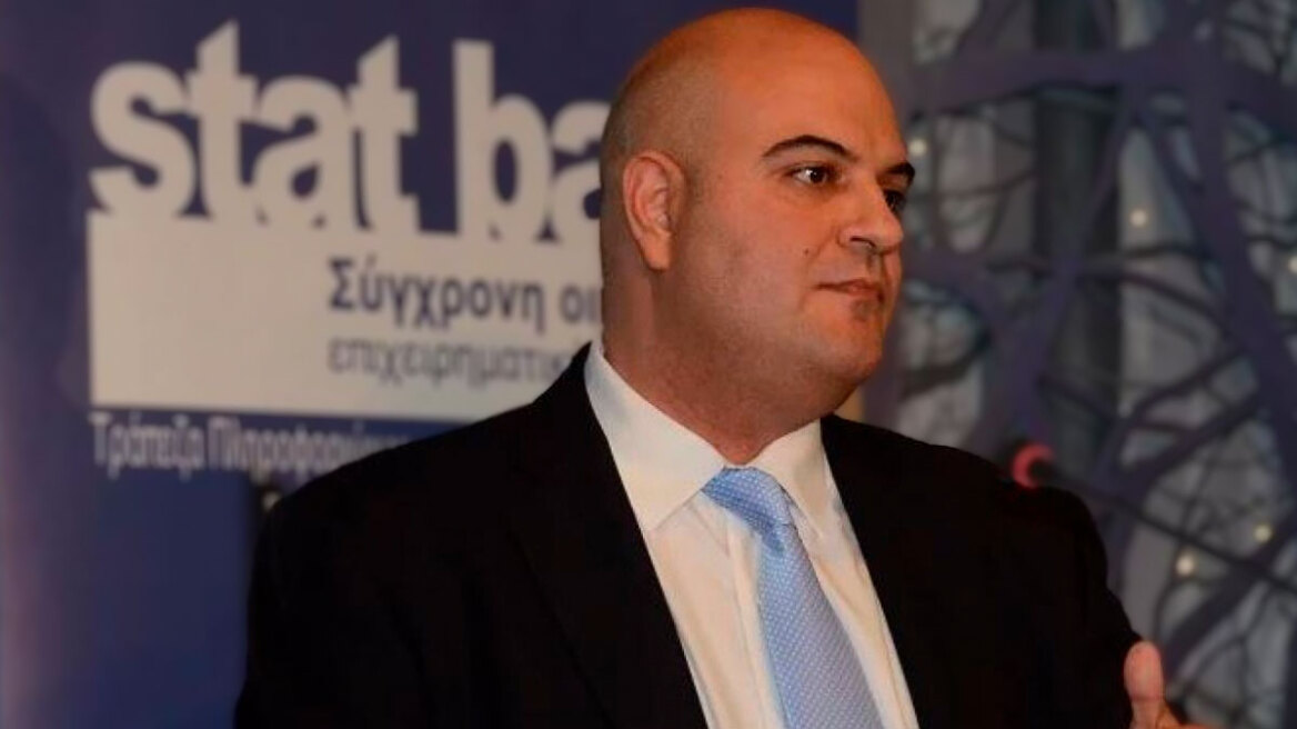 Στην φυλακή οδηγείται ο Φιλίστωρ Δεστεμπασίδης για την υπόθεση εξαπάτησης επιχειρηματιών – Ελεύθεροι οι δύο συγκατηγορούμενοί του
