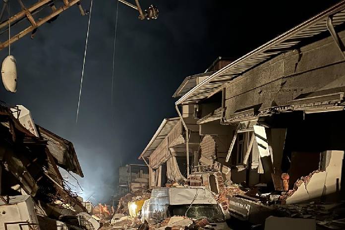 Τουρκία: Έντονη κριτική στην τουρκική Ερυθρά Ημισέληνο επειδή πούλησε αντί να δωρίσει σκηνές σε σεισμόπληκτους