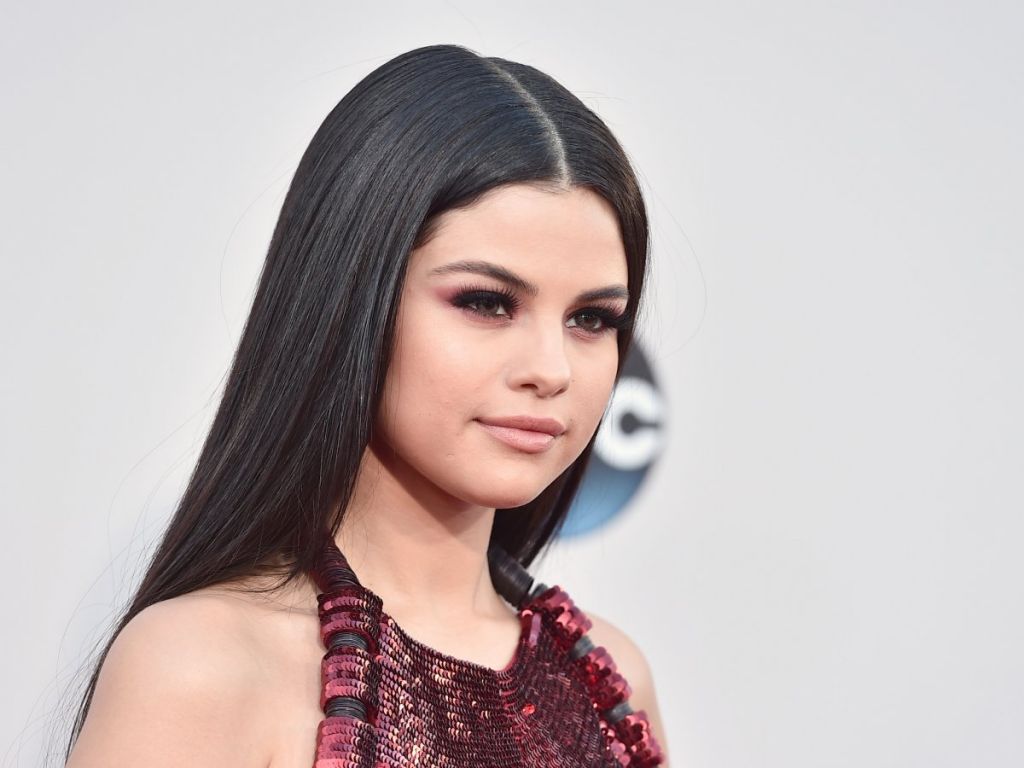 Η Σελίνα Γκόμεζ θέλει να κάνει τους ανθρώπους να χαμογελούν με τη μουσική της