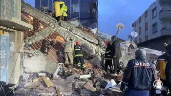 Τουρκία: Φονικός σεισμός 7,8 Ρίχτερ με νεκρούς και τραυματίες (ΦΩΤΟ + Video)