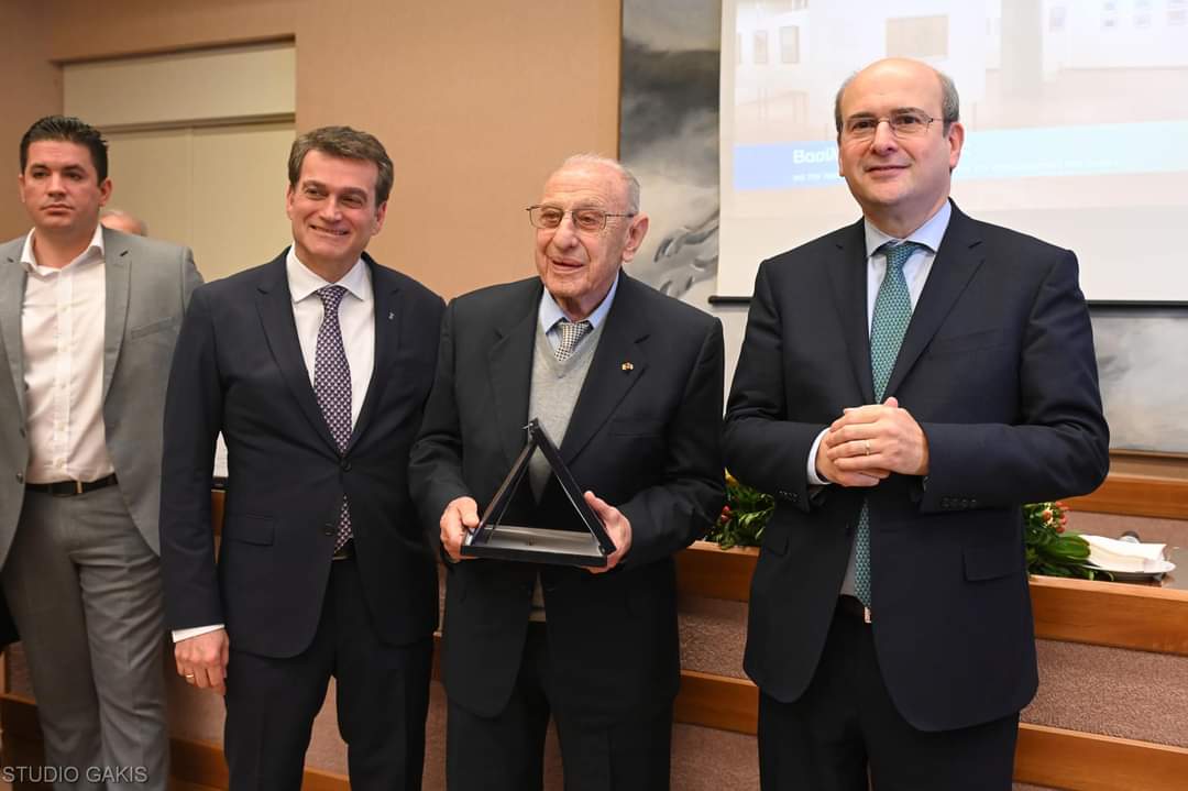 Ζωντάνεψε το Ίδρυμα Καραμανλή