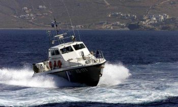 Μία νεκρή γυναίκα και 41 διασωθέντες από το ναυάγιο με μετανάστες στη Λέρο-Τρία παιδιά σε κρίσιμη κατάσταση