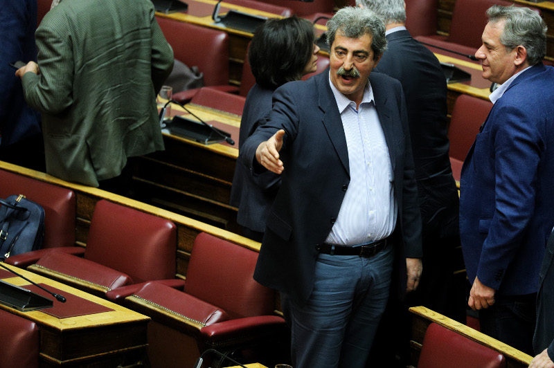 Πολάκης με ανοικτά μικρόφωνα στη Βουλή: Ωωω ρε που@@η δεν προλαβαίνω να τα πω όλα (Video)