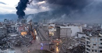 Σεισμός στην Τουρκία: Συγκλονιστικές διασώσεις παιδιών – Πολύ πάνω από τις 10.000 οι νεκροί (Video)