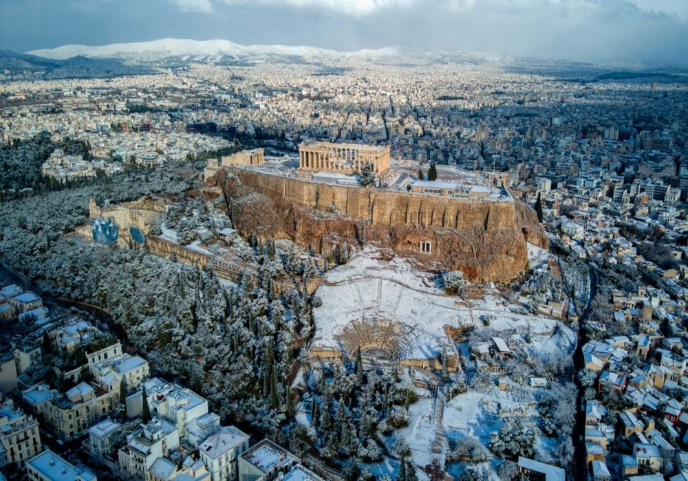 Εντυπωσιακές εικόνες από την χιονισμένη Αθήνα! (Video)