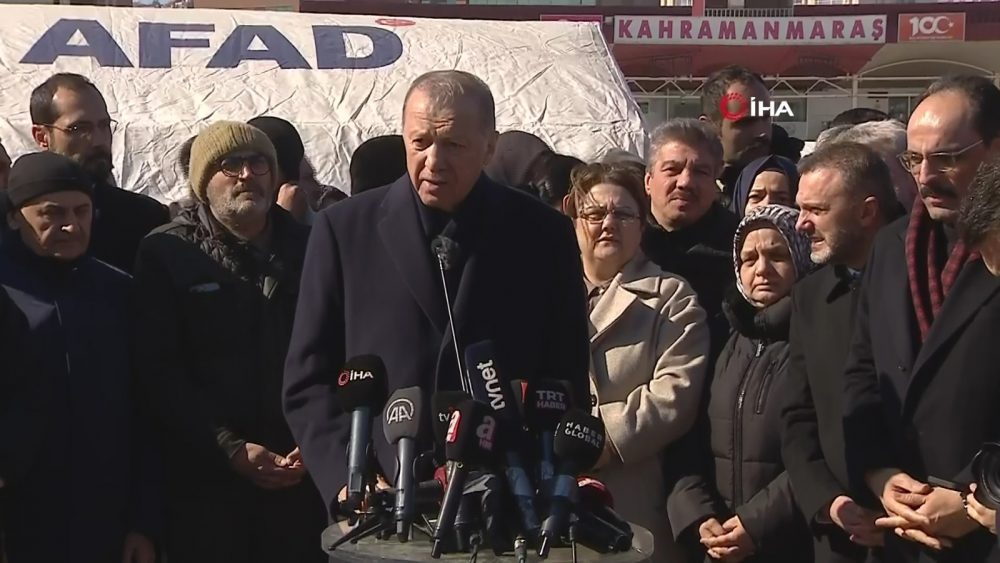 Ο Ερντογάν δίνει 495 ευρώ σε κάθε σεισμοπαθή οικογένεια