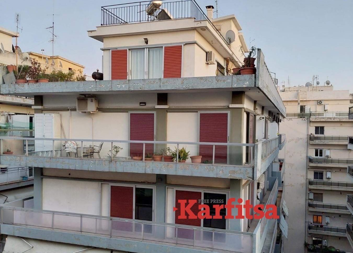 Θεσσαλονίκη: Ο αέρας «ξήλωσε » μπαλκόνι στην Ανάληψη (ΦΩΤΟ)