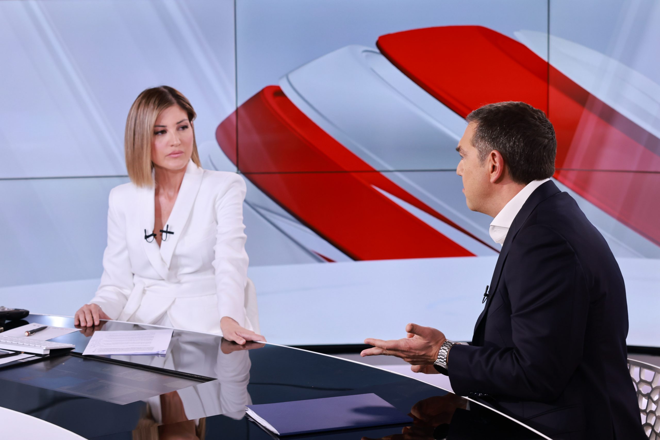 Η ξαφνική αγάπη του ΣΥΡΙΖΑ για τα γκάλοπ