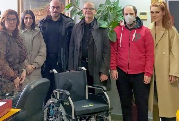 Τέταρτο αναπηρικό αμαξίδιο δώρισε η Περιβαλλοντική Ομάδα του Πανεπιστημίου Μακεδονίας