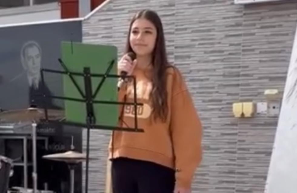 Τουρκοκύπρια μαθήτρια τραγουδά Χαρούλα Αλεξίου (Video)