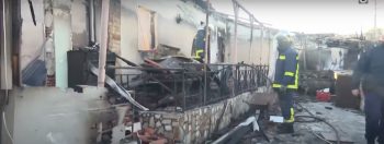 Θεσσαλονίκη: Κάηκε ολοσχερώς σπίτι – Κινδύνευσε οικογένεια με τρία παιδιά (Video)