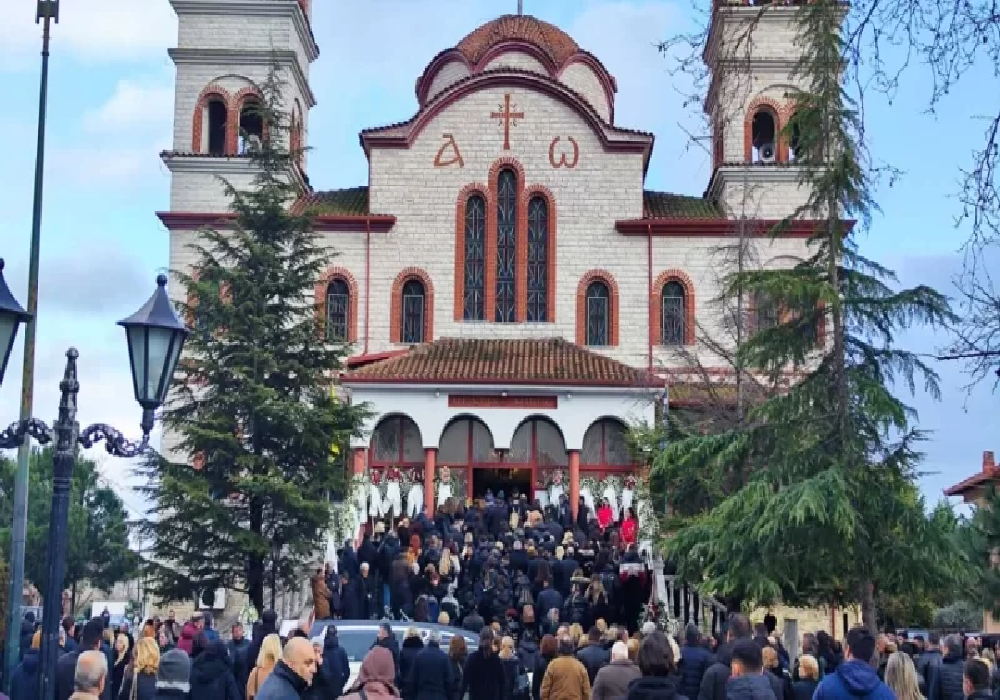 Τραγωδία στα Τέμπη: Θρήνος στην κηδεία της 34χρονης Αθηνάς στην Κατερίνη