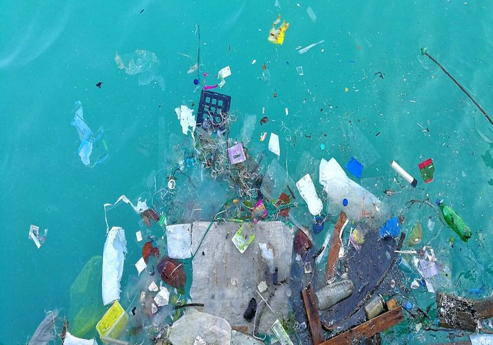 Πρόβλεψη για τριπλασιασμό των πλαστικών τους ωκεανούς μέχρι το 2040