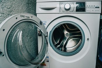 Κάθε πόσο πρέπει να πλένεις τα ρούχα σου (VIDEO)
