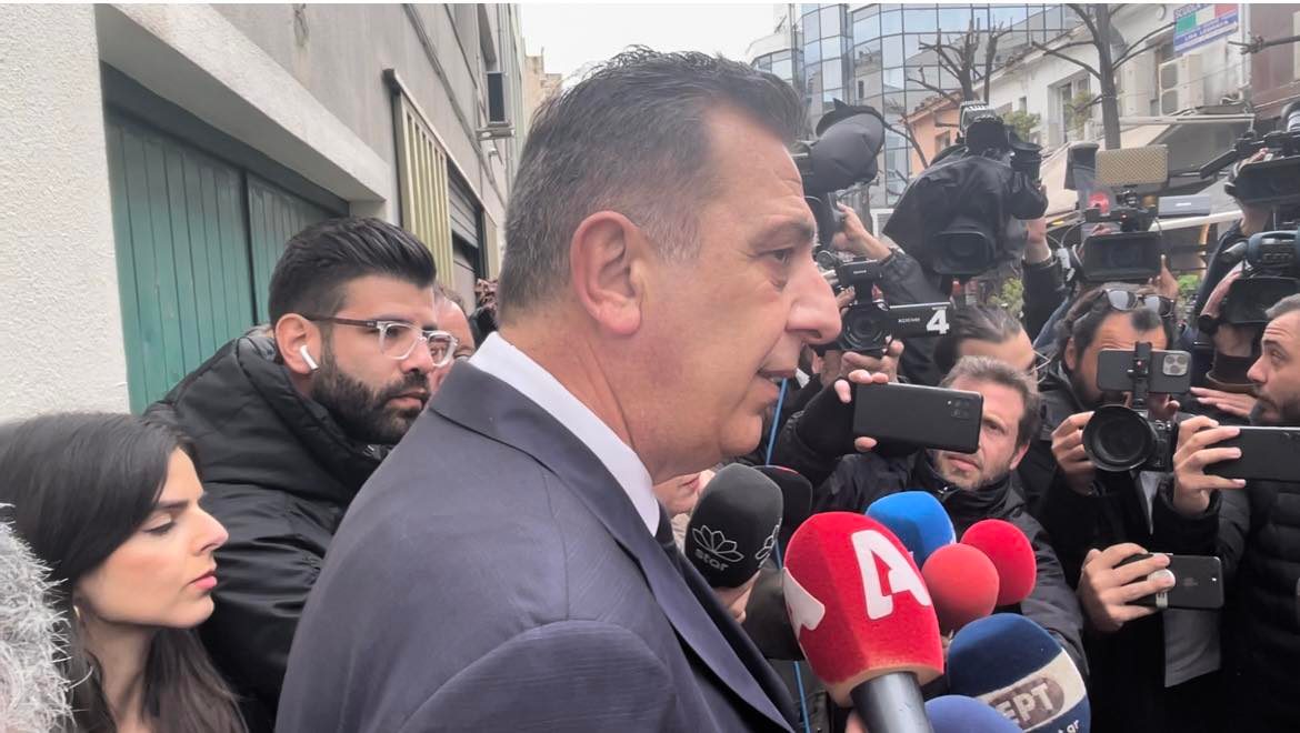 Τραγωδία Τέμπη: Διεκόπη πριν καν αρχίσει η απολογία του σταθμάρχη – Tι συνέβη