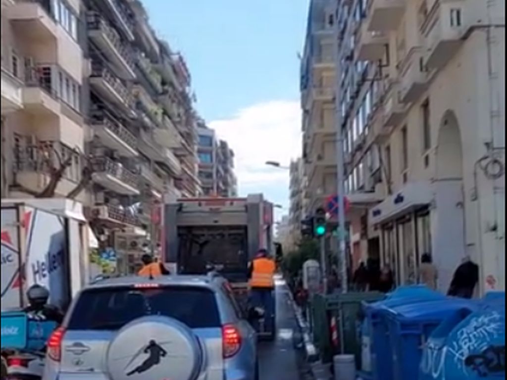 Δ. Θεσσαλονίκης: Έβγαλε τα απορριμματοφόρα «πρωί πρωί» και δημιούργησε μποτιλιάρισμα (VID)