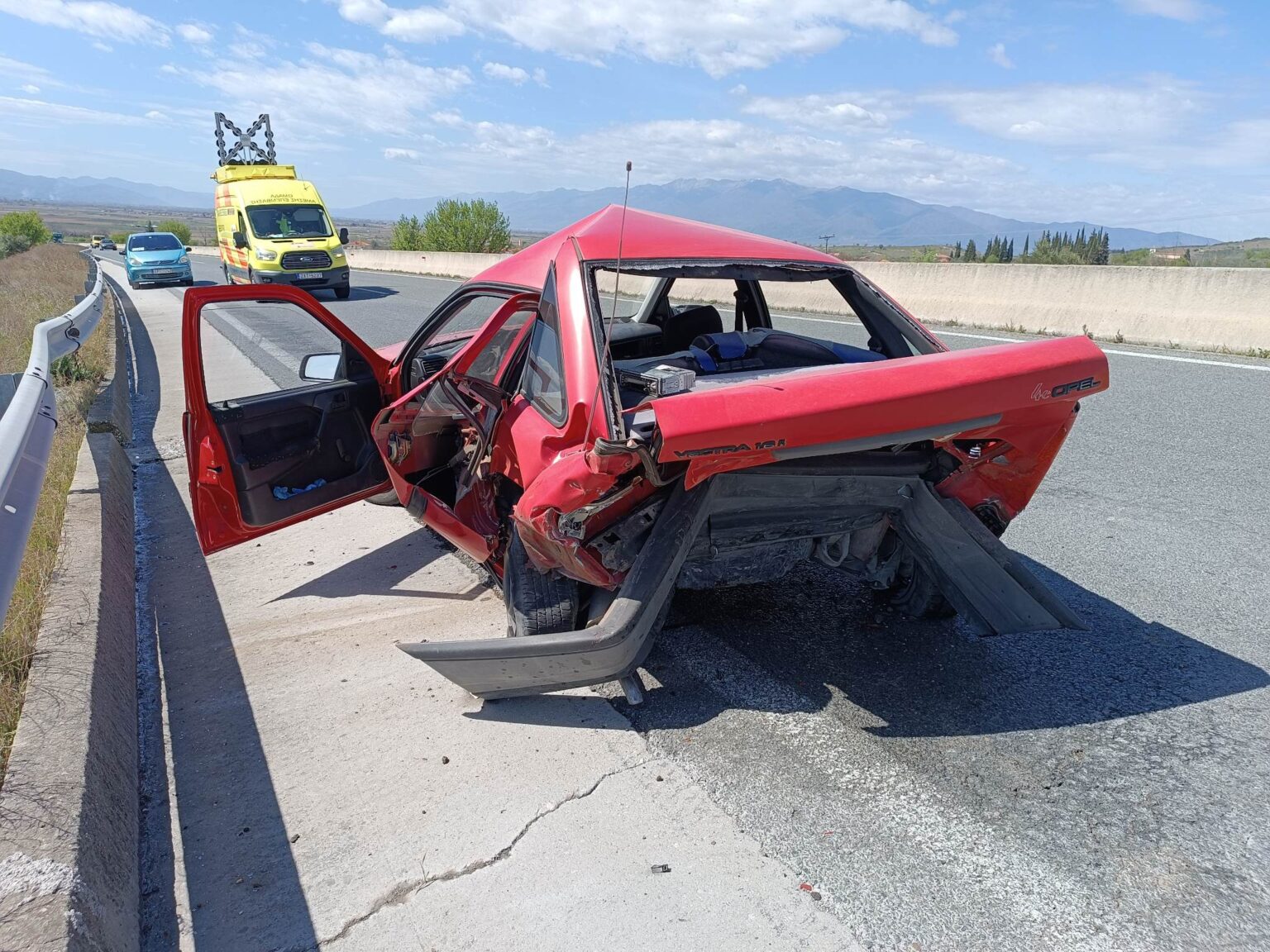Σέρρες: Σύγκρουση δύο οχημάτων στην Εγνατία Οδό – Ένας τραυματίας (ΦΩΤΟ)