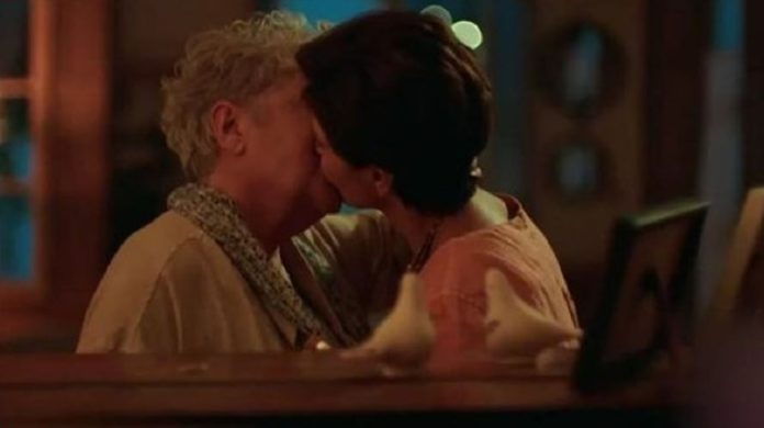 Τάνια Τσανακλίδου-Ταμίλα Κουλίεβα: Το λεσβιακό τηλεοπτικό φιλί τους σε σειρά του ΑΝΤ1+ (Video)