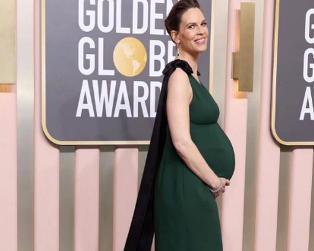 Χίλαρι Σουάνκ: Για πρώτη φορά μητέρα στα 48 της