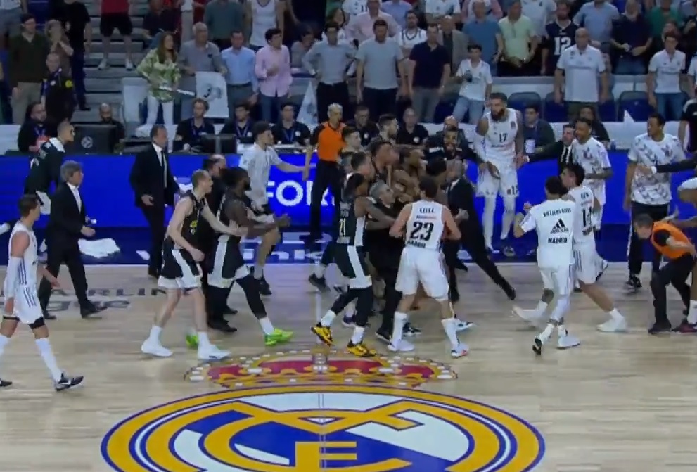 Euroleague: Άγριο ξύλο και οριστική διακοπή στον αγώνα Ρεάλ-Παρτιζάν (Video)