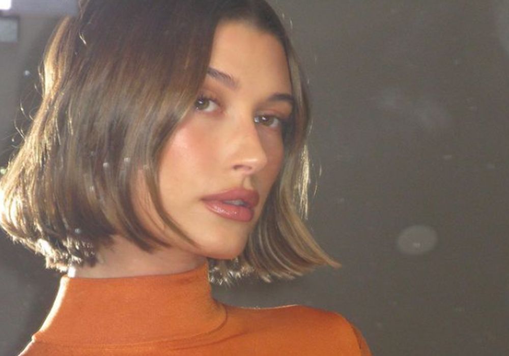 Με διαμαντένιο σουτιέν άνω των 10.000 δολαρίων ποζάρει η Hailey Bieber