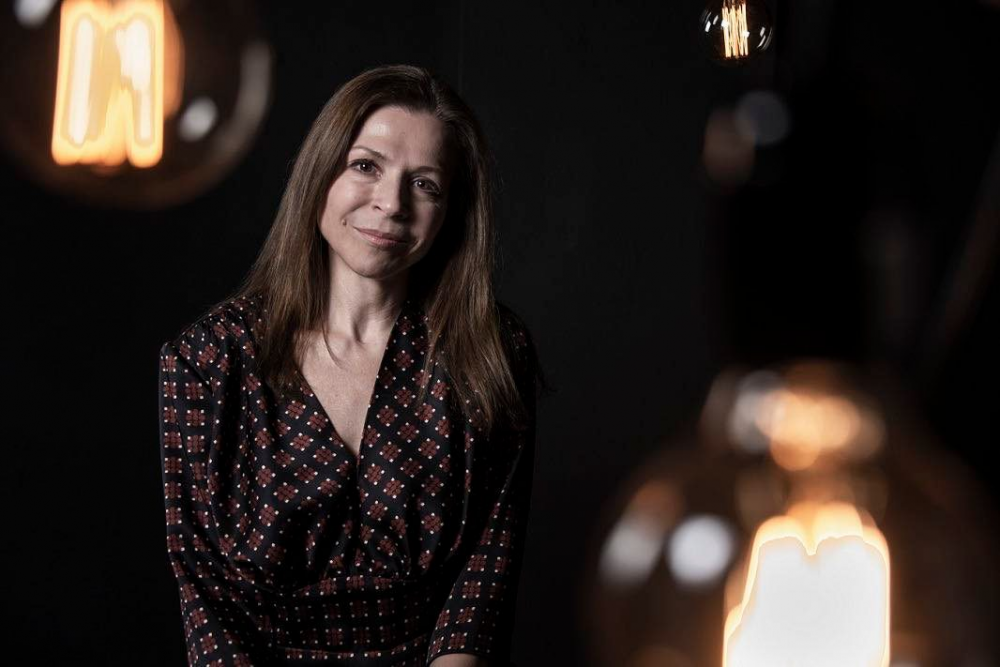 Ράνια Σχίζα: Ο ρόλος είναι ένα «νυστέρι» που σκάβει μέσα σου και σε οδηγεί στα δικά σου σκοτάδια!