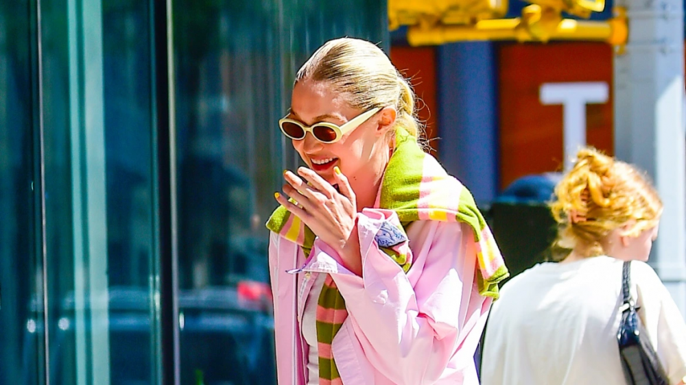 Το styling trick της Τζίτζι Χαντίντ είναι η απάντηση στον απρόβλεπτο ανοιξιάτικο καιρό