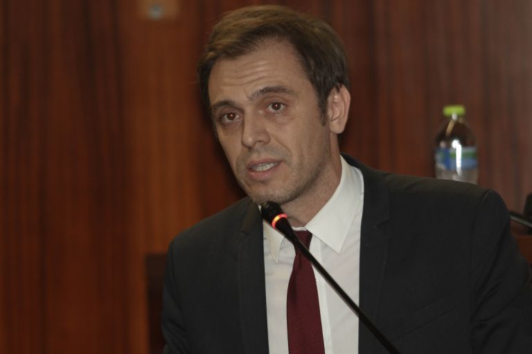 Μάντζος για Οικονόμου: Το στόμα που έβριζε το ΠΑΣΟΚ είναι το στόμα της κυβέρνησης