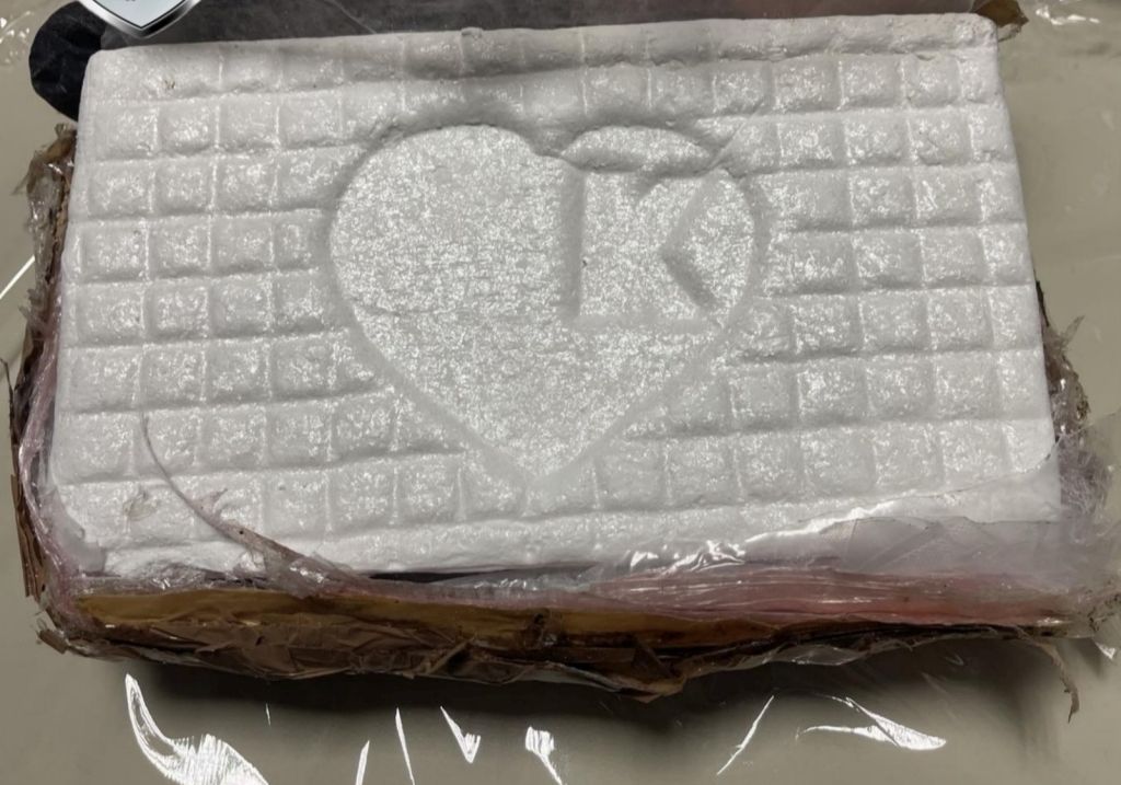 Θεσσαλονίκη: Έκρυψε 2,5 κιλά κοκαΐνης σε ΙΧ – Χειροπέδες σε μέλος εγκληματικής οργάνωσης (ΦΩΤΟ)